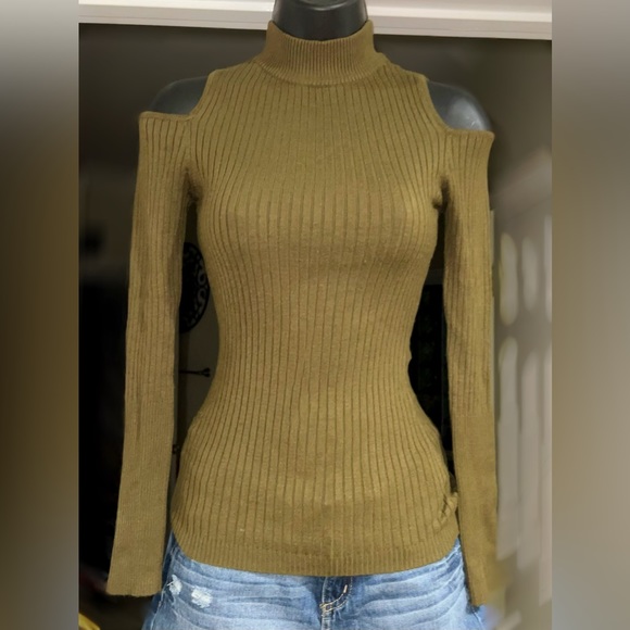 Women’s cold shoulder turtle neck sweater.  Hunter green.  Size S - Picture 1 of 2